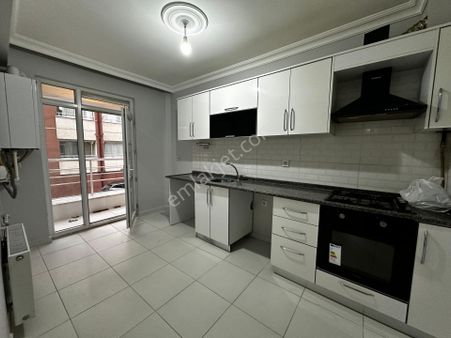 Recep Ümit Emlak'tan Fatih Mahallesinde Kiralık Asansörlü 3+1 Daire