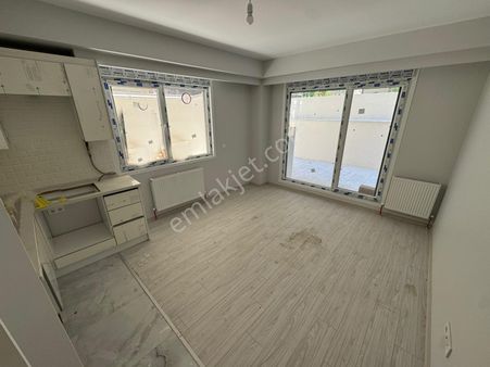 Yatırım'dan Küçükyalı'da Sahile Yakın Bahçe Teraslı Sıfır * 2+1