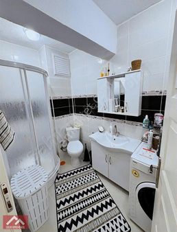 Marmara 34 Sitesinde Havuzlu Giriş Kat Daire