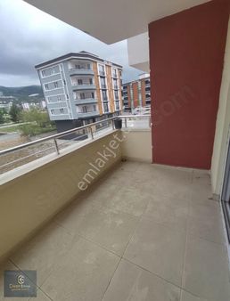 Civandan Derebahcede Geniş Manzaralı 3+1 Asansörlü