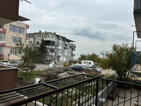 Yüzbaşılarda Sahile Yakın 2+1 Satılık Daire