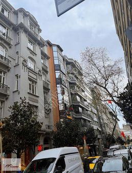 Teşvikiye Işık Lisesine Yakın 40m2 Girişli Devirli Mağaza !!!!