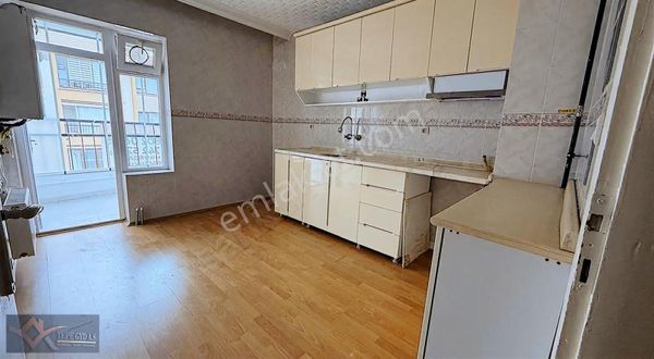 Ufuktepede Kilerli Ebeveyn Banyolu Satılık 3+1 Daire