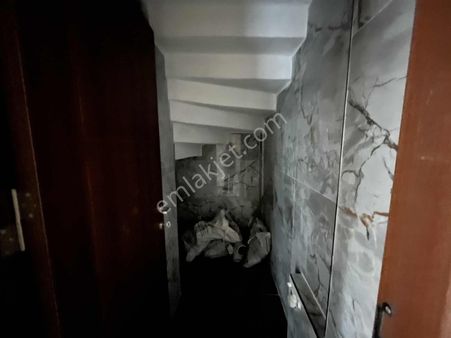 6+1 İskanlı Geniş Bahçeli