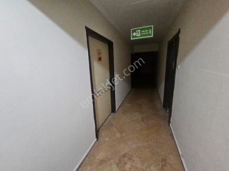 Bornova Merkezde Öztürk İş Merkezinde Kiralık 1+0 Ofis