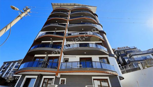 Menemen Ulucakta Ebeveyn Banyolu Satılık 3+1 Arakat Daire