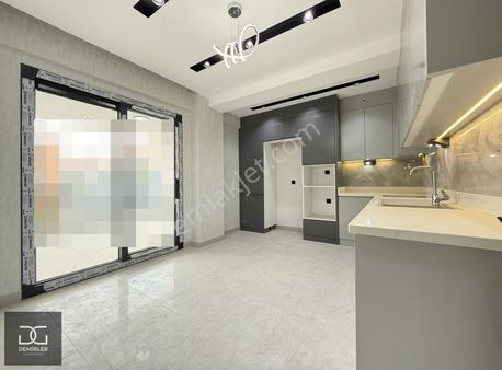Demirler'den Şemikler Naz Bayrak Üstü 3+1 165m² Satılık Daire