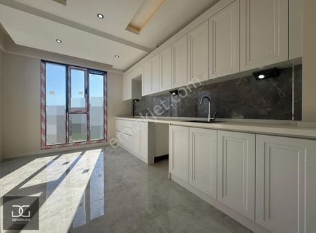 Demirler'den Çakmak'ta Park Cepheli Şehir Ve Dağ Manzaralı 3+1