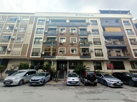 Karşıyaka Şemiklerde Kapalı Otoparklı Ebv. Banyolu 3+1 Daire
