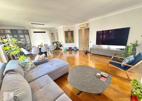 Caddebostan Sahilde 60.yıl Parkına Yakın 4+1 Ebeveynli Katta Tek Yeni