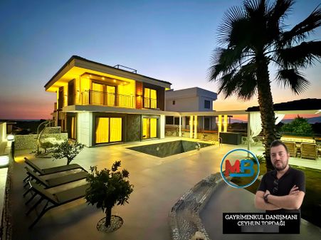 Didimde Satılık 7+1 Tam Müstakil Havuzlu Eşyalı Deniz Manzaralı