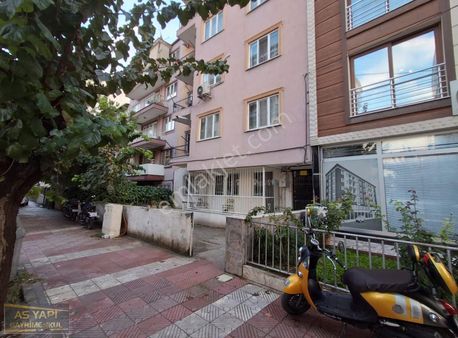 Manisa Yunusemre Yeni Mah Bayraklı Kahvenin Arka Tarafında