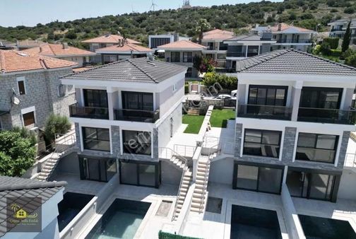 Çeşme'de Satılık Müstakil Havuzlu Villa Şifne