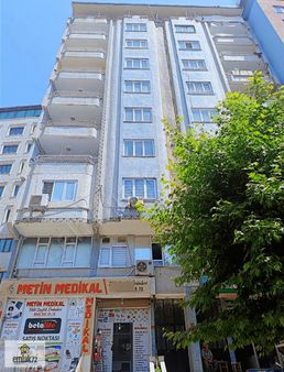 Emlak 72 ' Den Medical Point Hastanesi Yanında Satılık Daire