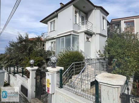 Karataş | Ali Çetinkaya'da Denize Yakın Tripleks Bahçeli Villa
