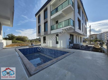 Duhan Emlak'tan 1+1 Çınarcık'ta 0 Bina Masrafsız Havuzlu Daire