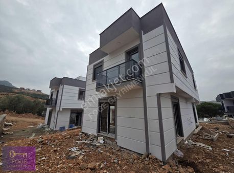 Yenifoça'da Müstakil Bahçeli Keyif Dolu Satılık Dubleks Villa