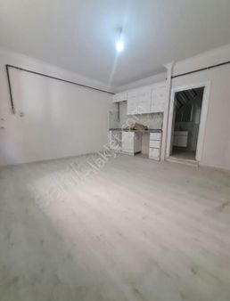 Merkezi Konumda Yuksek Kıra Getırılı 1+1 Bahce Katı