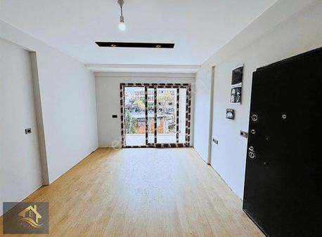 Davutlar'da Havuzlu Kapalı Otoparklı Ebeveyn Banyolu 1+1 Daire