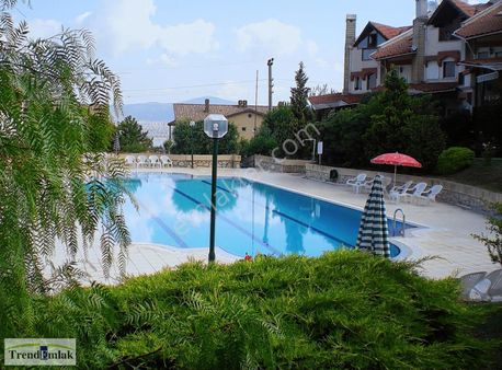 Değirmendere'de Esyalı 5+1 Site İçerisinde Kiralık Vılla