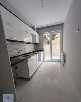 Bandırma Sunullah Mah. Marmara Okulu Arkası 6 Yaşında Bahçeli 2+1 Daire