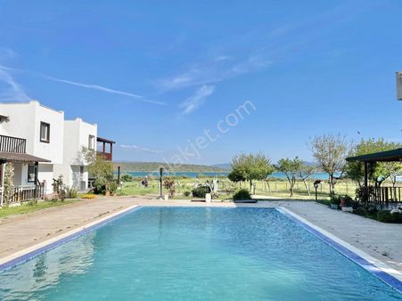 Kıyıkışlacık'ta Denize Sıfır Plajlı 2+1 Daire