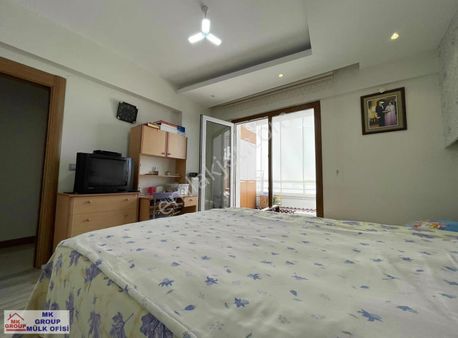 Cumhuriyet Mahallesi'nde Cadde Üzeri Yapılı 3 +1 Satılık Daire