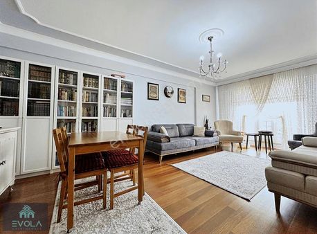 Evola Gayrimenkul'den Mükemmel Konumda Satılık 3+1 Daire