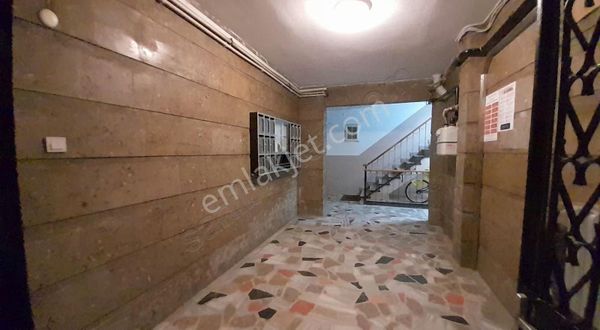 Feneryolu İstasyon Caddesi Üzerinde Az Katlı Binada Ferah 2+1