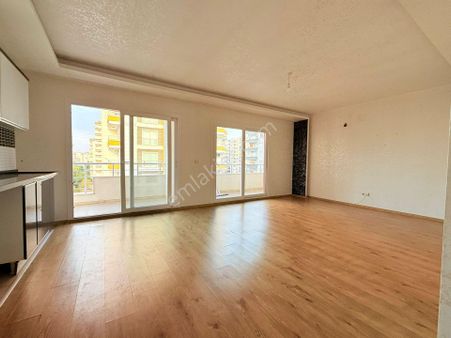 Han Emlak'tan Menderes Mah'de Site İçi 2+1 Satılık Daire