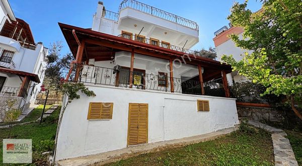 Rw Nefes'ten Pelitköy'de Kiralık Deniz Manzaralı 3+1 Villa