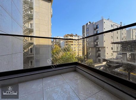 Utkudan Suadiye Sahilde Güvenlikli Balkonlu Satılık 3+1 Daire