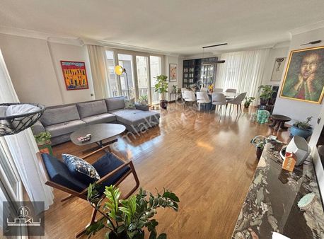 Utkudan Caddebostan Sahilde Katta Tek Net 150m2 Satılık 4+1daire