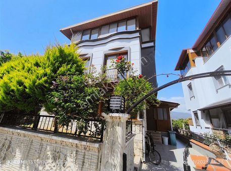 İzmir Seferihisar Ürkmez Merkez De Satılık 3+1 Villa