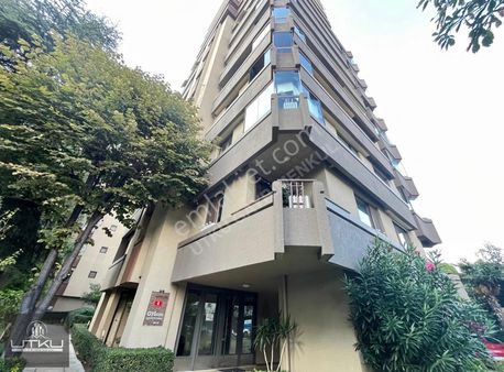 Utkudan Çiftehavuzlarda Komple Yenilenmiş Balkonlu Satılık 3+1