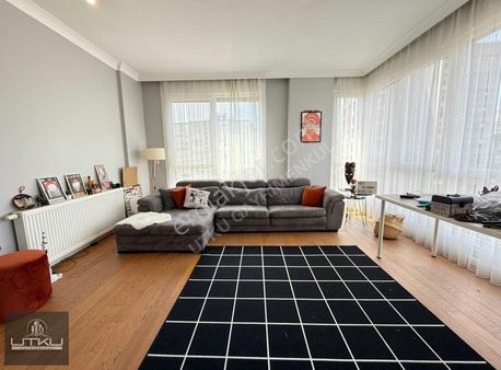 Utkudan Kozyatağında 120 M2 Ebeveyn Banyolu Satılık 2+1 Daire