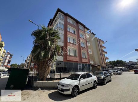 Merkezde Köşebaşı Binada Katta Tek Daire 4 Balkonlu Satılık 3+1!