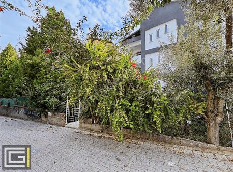 Taşyakada Bahçe İçerisinde Ayrı Mutfak Salon Çok Geniş Daire