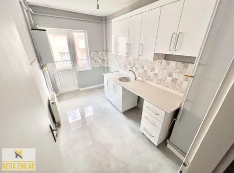 Etlik Merkez'de Katta Yapılı Geniş M2 Masrafsız Açık Cephe 3+1 !