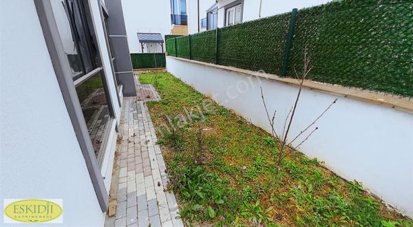 Eskidjiden Kabaoğlunda Site İçerisinde Kiralık 4+1 Villa