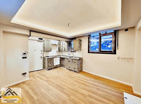 Alaçatı Dan B.paşa Altıntepsi Mah'nde Sıfır 1+1 Lüks Bahçe Katı