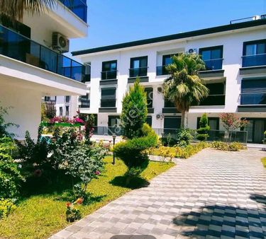 💥 Didim'de Satılık Daire ✅ 2+1 Daire Havuzlu Sitede ** Ön Cephe Köşé Konumda ** Ara Kat ● Asansörlü