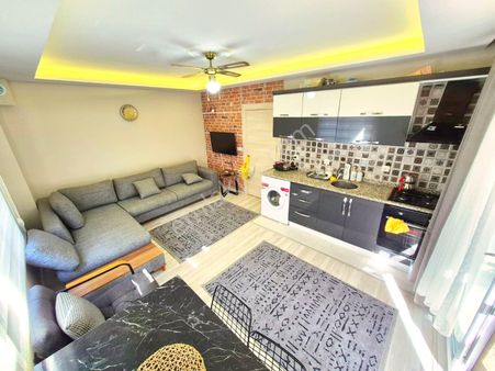 🟥güç Gayrimenkul'den Akçay'da Arakat Kombili Asansörlü Kaçmaz Satılık 1+1 Daire