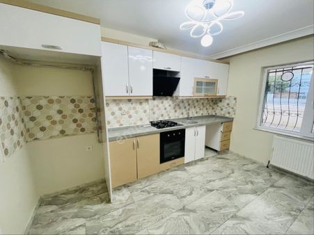 Öz Eda Emlaktan Bağlum Karakayada Satılık 3+1 Ğiriş Ful Yapılı