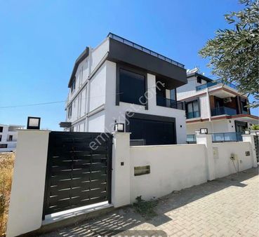 Deniz Manzaralı 3+1 Bitişik Nizam Villa – Eşsiz Konum, Geniş Salon, Müstakil Giriş!