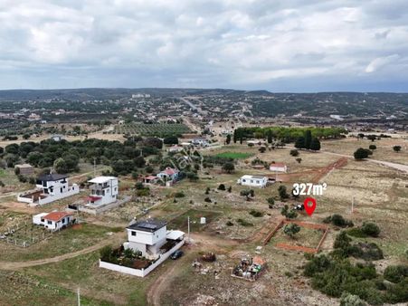 Balova'da İnşaata Hazır Müstakil Köşe Parsel Arsa(327m²)