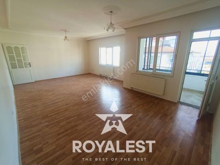 Royalest'ten Garajlı Siteiçi Arakat 3 Cam Balkonlu Ebeveyn Banyo