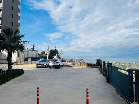 Narlıdere’de Deniz Manzaralı, Havuzlu, Özel Yapım Detaylarla Donatılmış 3+1 Satılık Daire