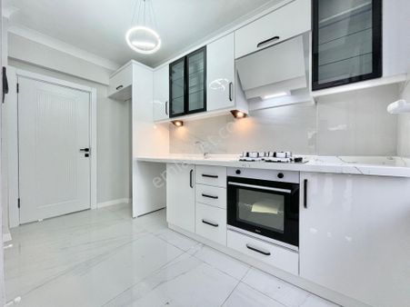 Berkay Demirel'den Akçayda Ayrı Mutfak Geniş Çift Balkon 2+1