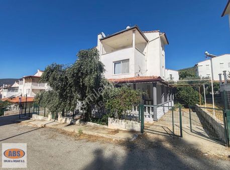 Didim Akbükte Satılık Geniş Bahçeli Tripleks Yazlık